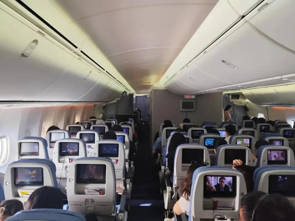 cabin view beijing to shanghai flight domestic china