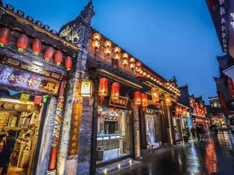 Quiet winter evening at Guilin East-West Alley