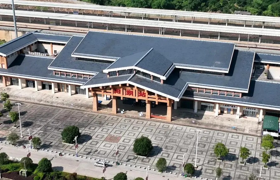 Yangshuo Railway Station in Xingping town, far from Yangshuo center